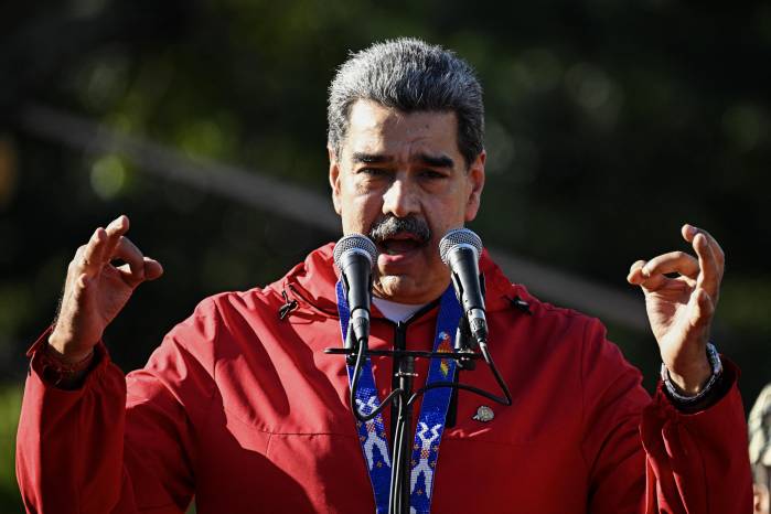 Blindados del régimen avanzan por Petare en una operación militar extendida a Caracas y Miranda mediante el plan “Independencia 200”. Blindados del régimen avanzan por Petare en una operación militar extendida a Caracas y Miranda mediante el plan “Independencia 200”.