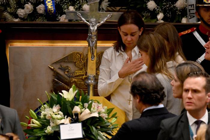 El estado del legislador había vuelto a ser crítico tras sufrir una nueva hemorragia cerebral relacionada con el intento de asesinato durante una manifestación el 7 de junio, en el que recibió tres disparos, dos de ellos en la cabeza. El estado del legislador había vuelto a ser crítico tras sufrir una nueva hemorragia cerebral relacionada con el intento de asesinato durante una manifestación el 7 de junio, en el que recibió tres disparos, dos de ellos en la cabeza.