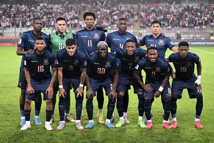 La selección de Ecuador previo a su partido frente a Perú. La selección de Ecuador previo a su partido frente a Perú.