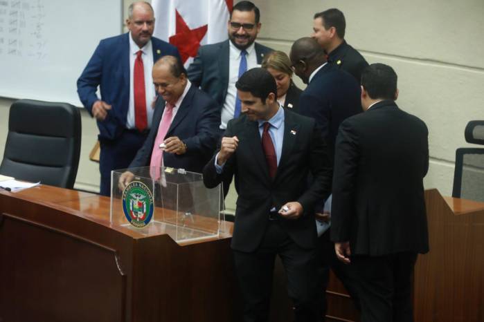 Tomó más de un mes la composición de las comisiones en el Legislativo. Tomó más de un mes la composición de las comisiones en el Legislativo.