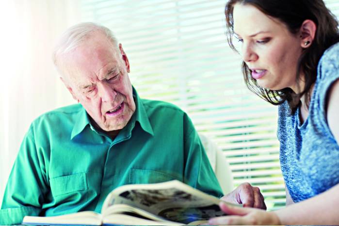 La crisis pone en evidencia que los cuidados, siguen recayendo mayoritariamente en las mujeres, quienes asumen este trabajo sin remuneración o en condiciones precarias. La crisis pone en evidencia que los cuidados, siguen recayendo mayoritariamente en las mujeres, quienes asumen este trabajo sin remuneración o en condiciones precarias.