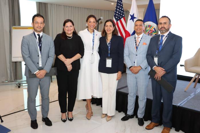 La Embajadora Ana Irene Delgado, Representante Permanente de Panamá ante la Organización de los Estados Americanos (OEA), junto a miembros de su equipo diplomático, participa en el Taller Subregional sobre Vínculos entre Comercio y Finanzas. La Embajadora Ana Irene Delgado, Representante Permanente de Panamá ante la Organización de los Estados Americanos (OEA), junto a miembros de su equipo diplomático, participa en el Taller Subregional sobre Vínculos entre Comercio y Finanzas.