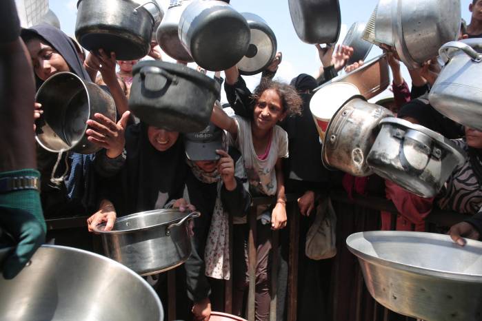Infancia palestina en medio de la escasez alimentaria que golpea a Gaza, reflejo de la grave crisis humanitaria denunciada por organismos internacionales. Infancia palestina en medio de la escasez alimentaria que golpea a Gaza, reflejo de la grave crisis humanitaria denunciada por organismos internacionales.