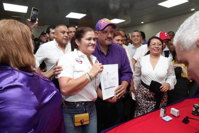 Jorge Herrera preside la nómina número dos para las elecciones internas del panameñismo. Jorge Herrera preside la nómina número dos para las elecciones internas del panameñismo.
