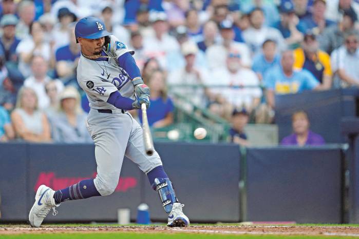 Mookie Betts de Los Angeles Dodgers, durante un partido contra los Milwaukee Brewers. Mookie Betts de Los Angeles Dodgers, durante un partido contra los Milwaukee Brewers.