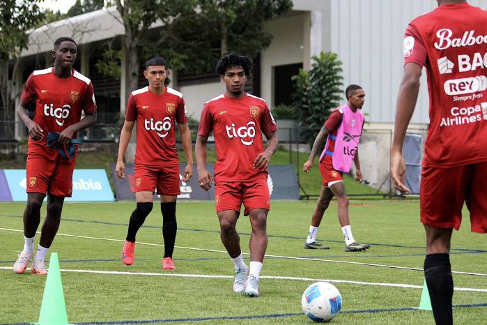 Jugadores de la selección sub-20 de Panamá durante un entrenamiento. Jugadores de la selección sub-20 de Panamá durante un entrenamiento.