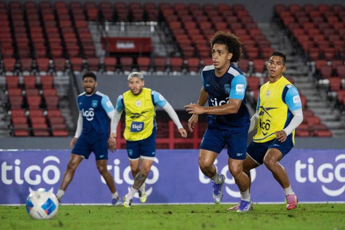 Jugadores de la Selección Nacional en sus entrenamientos en la noche del sábado 06 de septiembre Jugadores de la Selección Nacional en sus entrenamientos en la noche del sábado 06 de septiembre