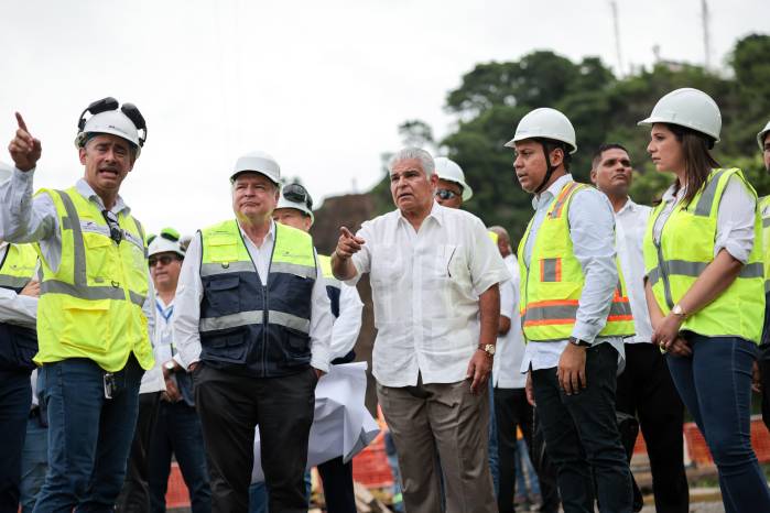 El mandatario panameño recibió un informe de los distintos frentes de construcción. El mandatario panameño recibió un informe de los distintos frentes de construcción.