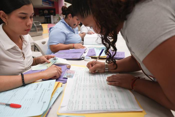 Reprograman fecha de pagos en tres centros educativos de la provincia de Veraguas. Reprograman fecha de pagos en tres centros educativos de la provincia de Veraguas.
