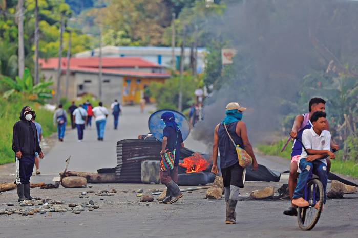 Bloqueo de una vía durante una protesta este lunes en Almirante, provincia de Bocas del Toro. Bloqueo de una vía durante una protesta este lunes en Almirante, provincia de Bocas del Toro.