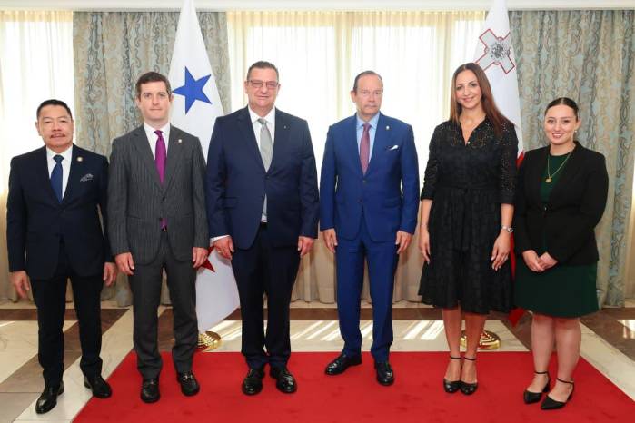 El Gobierno panameño invitó a los cuatro países a adherirse al Tratado de Neutralidad Permanente del Canal. El Gobierno panameño invitó a los cuatro países a adherirse al Tratado de Neutralidad Permanente del Canal.