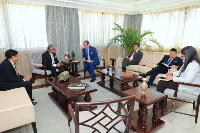 Canciller Martínez-Acha recibe a los embajadores acreditados en Panamá. Canciller Martínez-Acha recibe a los embajadores acreditados en Panamá.