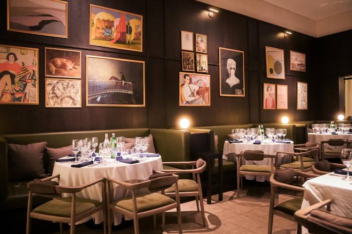 El salón principal, dispuesto para la cena. El salón principal, dispuesto para la cena.