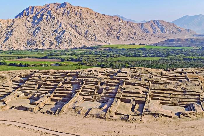 El monumento fue construido sobre una terraza geológica a 600 metros. El monumento fue construido sobre una terraza geológica a 600 metros.