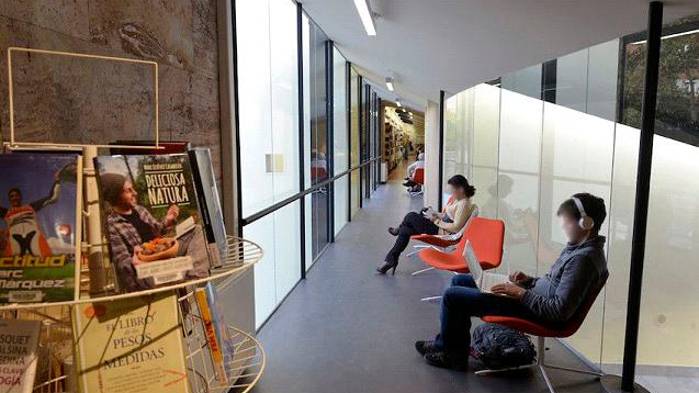 Las bibliotecas digitales sirven a varias partes interesadas en la administración pública. Las bibliotecas digitales sirven a varias partes interesadas en la administración pública.