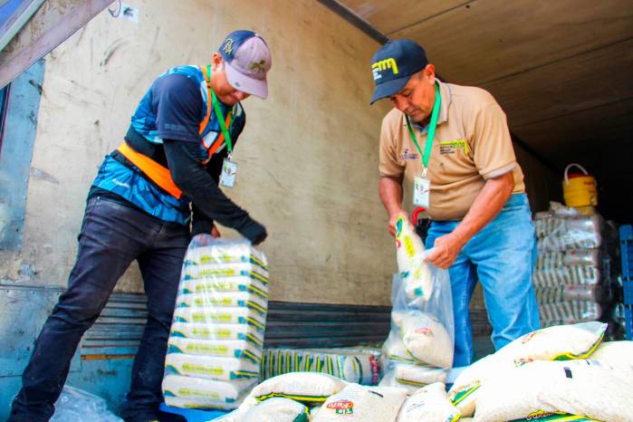El grano importado será pilado y empacado por molinos locales para que el IMA lo ofrezca en su programa. El grano importado será pilado y empacado por molinos locales para que el IMA lo ofrezca en su programa.