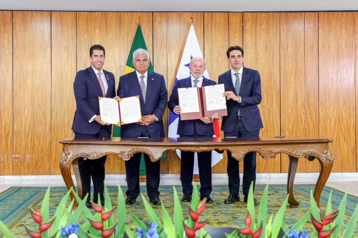Brasil se adhiere al Tratado de Neutralidad Permanente del Canal de Panamá. Brasil se adhiere al Tratado de Neutralidad Permanente del Canal de Panamá.