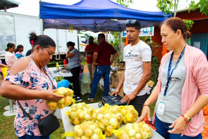 Se ofertó un total de 9,325 libras de arroz y 750 libras cebollas en una agroferia realizada en la Provincia de Herrera, este 18 de junio. Se ofertó un total de 9,325 libras de arroz y 750 libras cebollas en una agroferia realizada en la Provincia de Herrera, este 18 de junio.