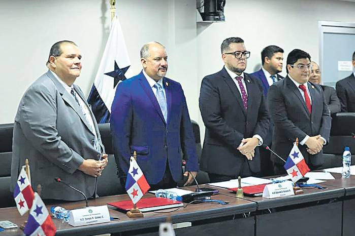 Sergio Gálvez (Izq.) de RM, revalida su presencia en la junta directiva de Presupuesto. Sergio Gálvez (Izq.) de RM, revalida su presencia en la junta directiva de Presupuesto.
