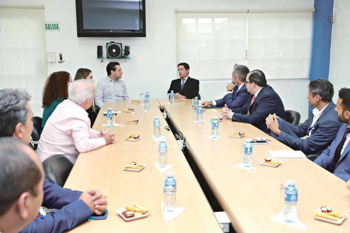 Visita del embajador Cabrera a la Estrella de Panamá. Visita del embajador Cabrera a la Estrella de Panamá.