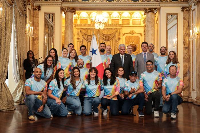 Entregan pabellón nacional a la Selección de Panamá de Va’ a que representará al país en Brasil. Entregan pabellón nacional a la Selección de Panamá de Va’ a que representará al país en Brasil.