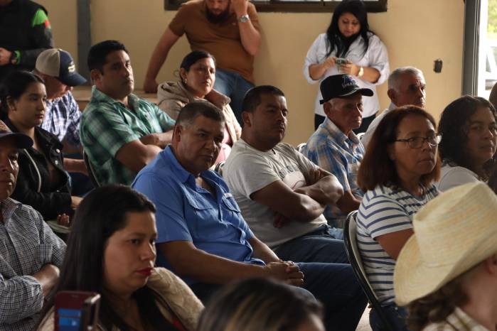Roxana Méndez, titular de la AND, encabezó una jornada de trabajo en Tierras Altas centrada en el impulso de políticas públicas coordinadas con el sector agroproductivo. Roxana Méndez, titular de la AND, encabezó una jornada de trabajo en Tierras Altas centrada en el impulso de políticas públicas coordinadas con el sector agroproductivo.