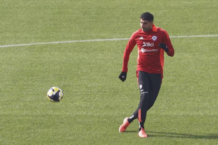 El jugador de la selección chilena de fútbol Guillermo Maripán participa en un entrenamiento. EFE/ Elvis González El jugador de la selección chilena de fútbol Guillermo Maripán participa en un entrenamiento. EFE/ Elvis González