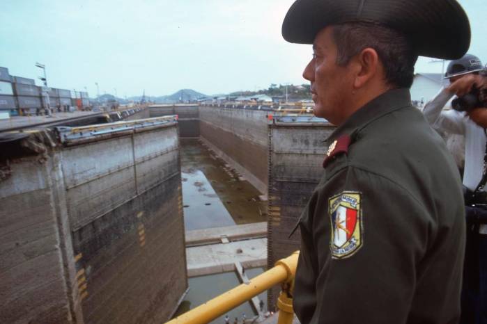 La mayor hazaña de Omar Torrijos Herrera, la que lo inscribe para siempre en las páginas doradas de nuestra historia, fue la recuperación del Canal de Panamá. La mayor hazaña de Omar Torrijos Herrera, la que lo inscribe para siempre en las páginas doradas de nuestra historia, fue la recuperación del Canal de Panamá.