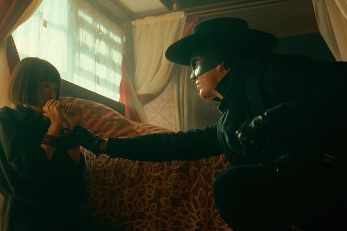 Fotografía cedida hoy, por Prime Video de un extracto de la serie 'Zorro'. Fotografía cedida hoy, por Prime Video de un extracto de la serie 'Zorro'.