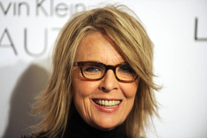 La actriz Diane Keaton llega al 17.º Homenaje Anual “Women in Hollywood”, un evento que reconoce a los mejores y más brillantes talentos de Hollywood durante una cena íntima en celebración de los logros de las mujeres en el cine La actriz Diane Keaton llega al 17.º Homenaje Anual “Women in Hollywood”, un evento que reconoce a los mejores y más brillantes talentos de Hollywood durante una cena íntima en celebración de los logros de las mujeres en el cine