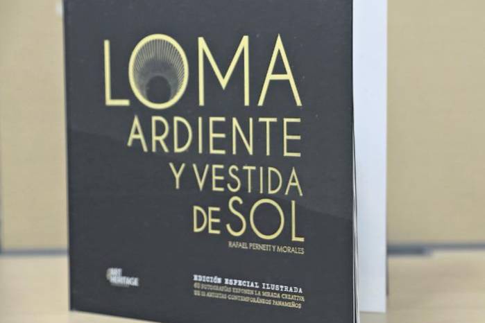 Loma ardiente y vestida de sol, se presenta en una edición de tapa dura, y 260 páginas de papel satinado. Loma ardiente y vestida de sol, se presenta en una edición de tapa dura, y 260 páginas de papel satinado.