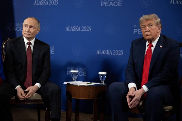 El secretario del Tesoro de Estados Unidos, Scott Bessent, anunció nuevas sanciones petroleras contra Rusia tras la suspensión de la cumbre entre Donald Trump y Vladímir Putin en Budapest. El secretario del Tesoro de Estados Unidos, Scott Bessent, anunció nuevas sanciones petroleras contra Rusia tras la suspensión de la cumbre entre Donald Trump y Vladímir Putin en Budapest.