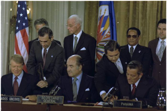 La histórica firma de los Tratados Torrijos-Carter el 7 de septiembre de 1977 no solo marcó un punto de inflexión político, sino también una victoria del pueblo panameño. La histórica firma de los Tratados Torrijos-Carter el 7 de septiembre de 1977 no solo marcó un punto de inflexión político, sino también una victoria del pueblo panameño.