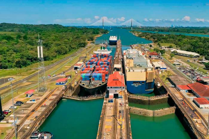 Por el Canal de Panamá pasa más del 6% del comercio mundial. Por el Canal de Panamá pasa más del 6% del comercio mundial.