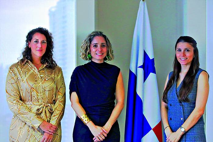 Patricia Boo, directora Regional para Latinoamérica de STR; Gloria De León, ministra de Turismo, y Lisbeth Britto, en representación de Promtur Panamá. Patricia Boo, directora Regional para Latinoamérica de STR; Gloria De León, ministra de Turismo, y Lisbeth Britto, en representación de Promtur Panamá.