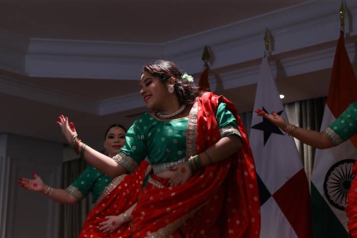 La Embajada de India en Panamá presentó a una agrupación de bailes hindús para los invitados. La Embajada de India en Panamá presentó a una agrupación de bailes hindús para los invitados.