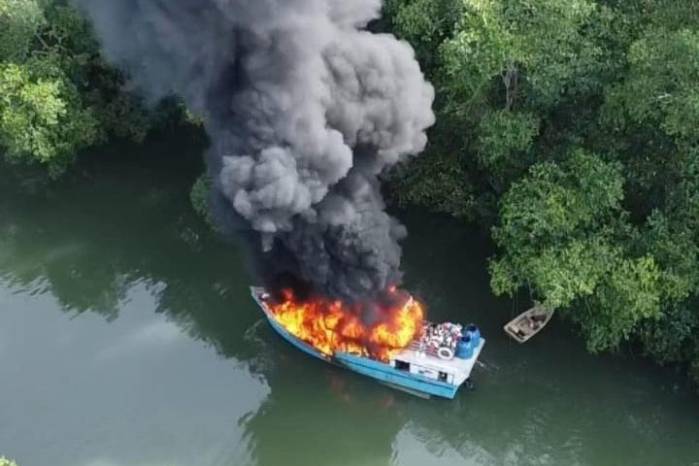La explosión ocurrió alrededor de las 8:00 de la mañana y las autoridades aún intentan esclarecer qué ocurrió. La explosión ocurrió alrededor de las 8:00 de la mañana y las autoridades aún intentan esclarecer qué ocurrió.