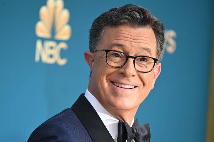“Nos quitamos las manos de encima”. Colbert, quien abordó la cancelación de su programa por parte de una emisora ampliamente acusada de buscar el favor de Trump por motivos comerciales, salió contundente, diciéndole a Trump que “se fuera a la mierda”. “Nos quitamos las manos de encima”. Colbert, quien abordó la cancelación de su programa por parte de una emisora ampliamente acusada de buscar el favor de Trump por motivos comerciales, salió contundente, diciéndole a Trump que “se fuera a la mierda”.