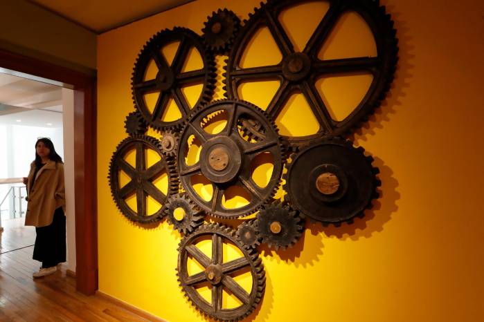La idea de realizar la exhibición surge de la necesidad de hacer algo con el acervo de más de 170.000 objetos que posee el museo. La idea de realizar la exhibición surge de la necesidad de hacer algo con el acervo de más de 170.000 objetos que posee el museo.