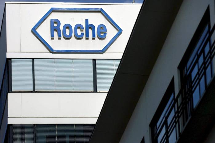 Fotografía de archivo que muestra del logo de la multinacional suiza Roche, en un edificio en Basilea. Fotografía de archivo que muestra del logo de la multinacional suiza Roche, en un edificio en Basilea.