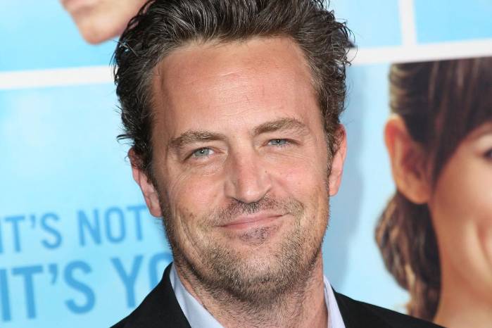 El actor estadounidense-canadiense Matthew Perry llegando al estreno de Warner Bros. “La invención de la mentira” el 21 de septiembre de 2009 en Los Ángeles, California. El actor estadounidense-canadiense Matthew Perry llegando al estreno de Warner Bros. “La invención de la mentira” el 21 de septiembre de 2009 en Los Ángeles, California.