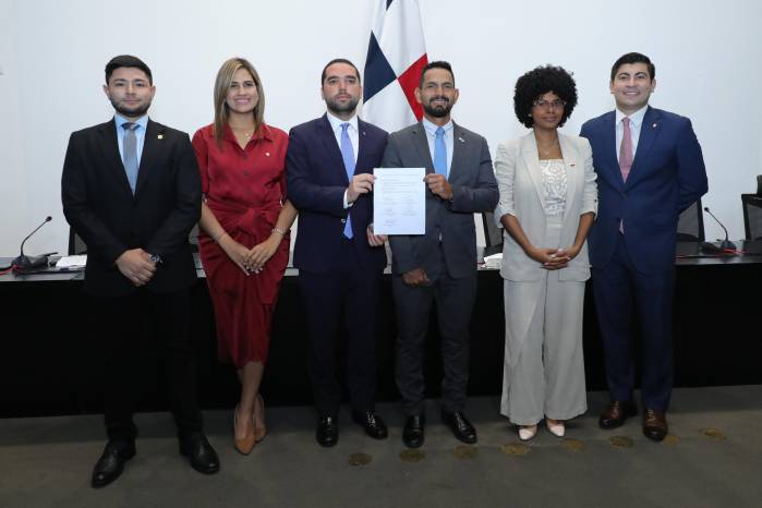 Presidentes de comisiones legislativas de Vamos pactan por la transparencia Presidentes de comisiones legislativas de Vamos pactan por la transparencia