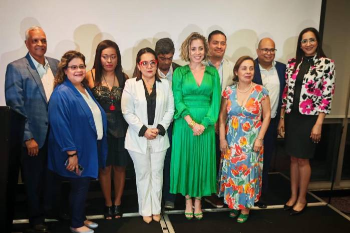Un equipo comprometido con la visibilización profesional del turismo panameño. Un equipo comprometido con la visibilización profesional del turismo panameño.