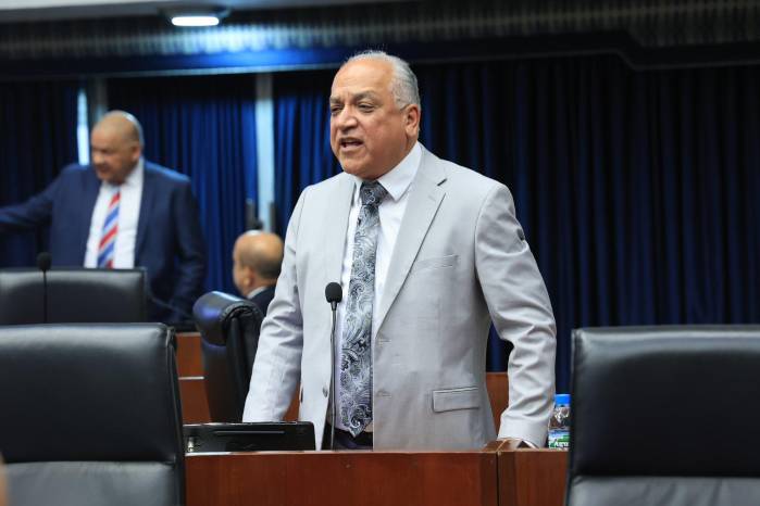 Luis Eduardo Camacho, presidente de la Comisión de Gobierno. Luis Eduardo Camacho, presidente de la Comisión de Gobierno.