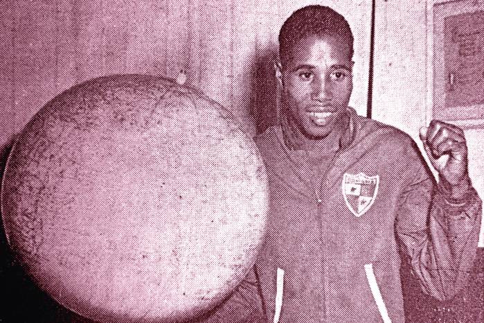 Laguna, un niño que vendió periódicos, sería el protagonista de una nueva era del boxeo panameño. Laguna, un niño que vendió periódicos, sería el protagonista de una nueva era del boxeo panameño.