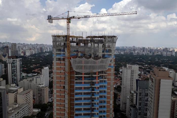 Fotografía aérea de un edificio de apartamentos en construcción, en São Paulo (Brasil). Fotografía aérea de un edificio de apartamentos en construcción, en São Paulo (Brasil).