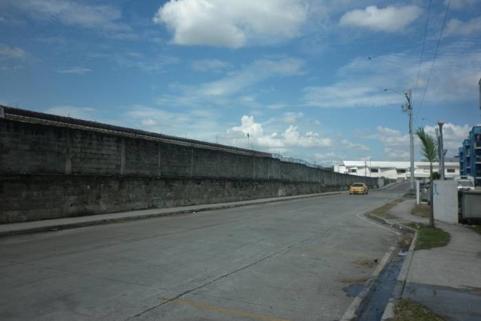 Muro actual divisorio que limita el “parque Electoral” con Curundú. Muro actual divisorio que limita el “parque Electoral” con Curundú.