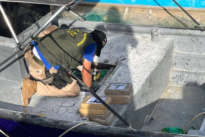 La inspección se da luego de que las unidades se percatan de la actitud nerviosa de los tripulantes de la embarcación. La inspección se da luego de que las unidades se percatan de la actitud nerviosa de los tripulantes de la embarcación.