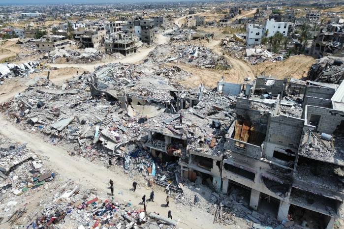Vista aérea tomada con un dron que muestra la destrucción general en la ciudad de Jan Yunis, en la Franja de Gaza. Vista aérea tomada con un dron que muestra la destrucción general en la ciudad de Jan Yunis, en la Franja de Gaza.