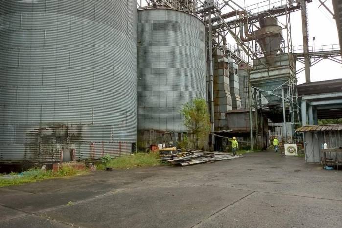 Imagen de 2021 del silo de Chiriquí, cuando se iniciaron los trabajos de desmantelamiento. Imagen de 2021 del silo de Chiriquí, cuando se iniciaron los trabajos de desmantelamiento.